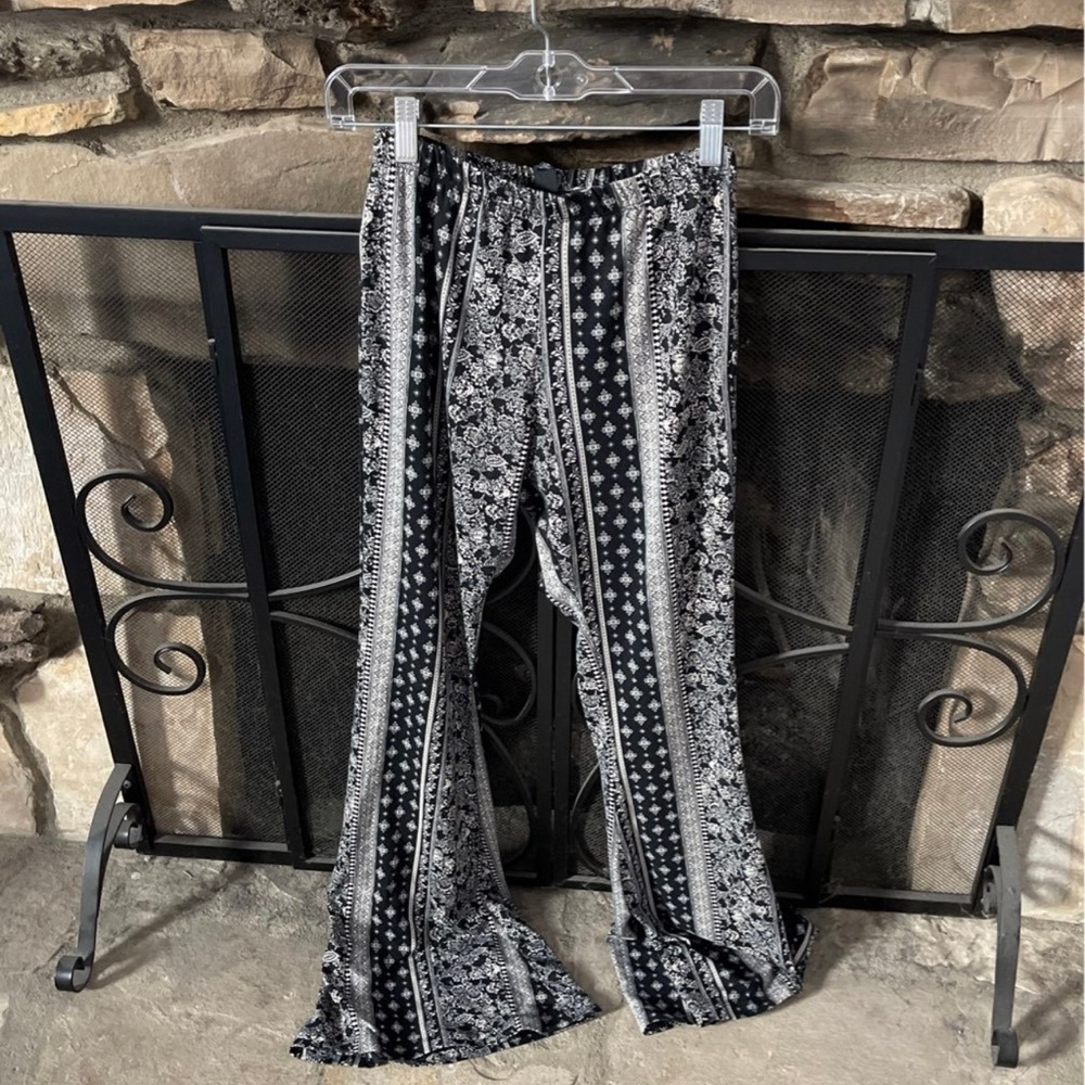 Fun, fitted print pants